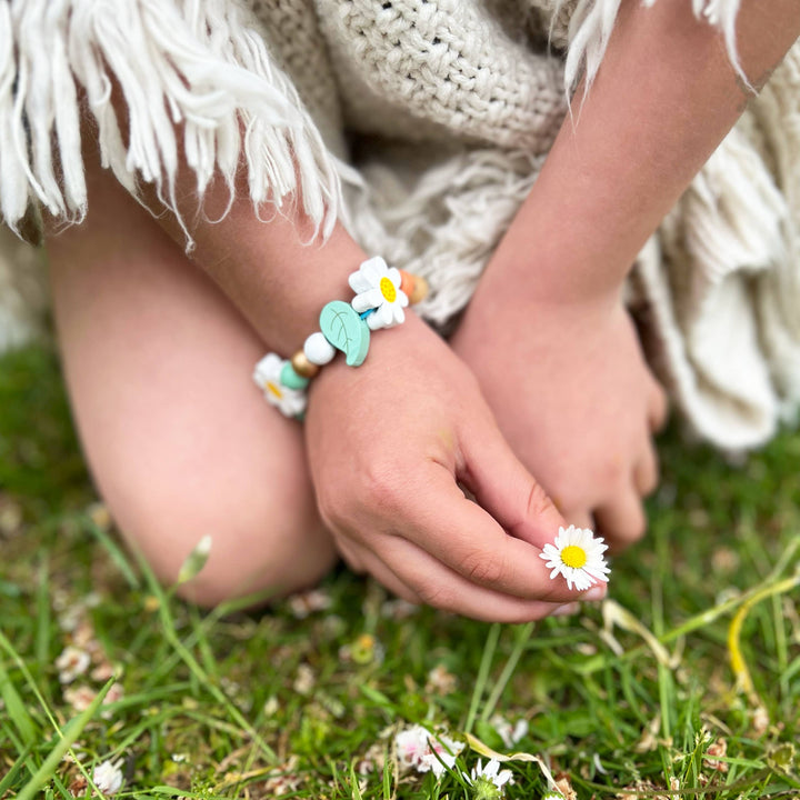 Make Your Own Daisy Chain Bracelet-Crafting-Second Snuggle Preloved