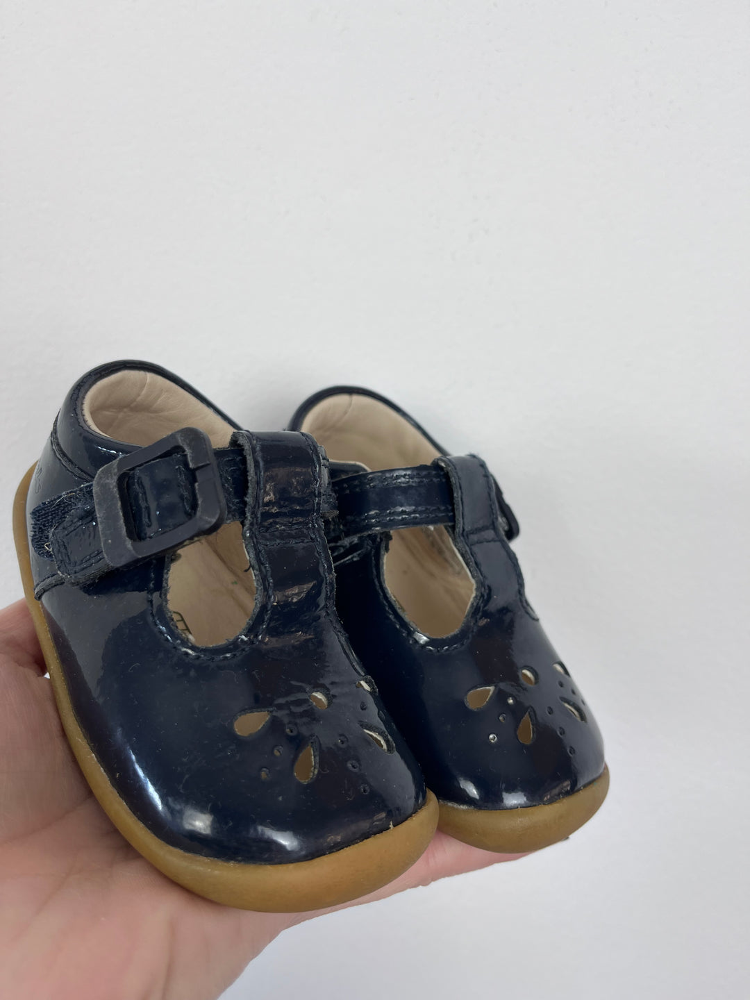 Clarks Size 2 1/2 G-Shoes-Second Snuggle Preloved